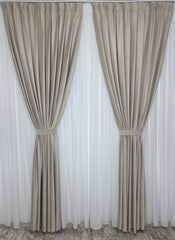 Set Vidin: Perdea Alba Voal Premium Jorjet si Draperie Catifea Grej Roze Blackout – Ideal pentru Livinguri Elegante cu Canapele Crem, Mobilier Bej sau Lemn Natur si Accente Roz Pudrat