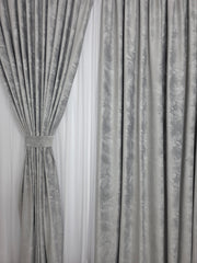 Draperie Catifea Gri cu Sclipici si Paiete Aurii – ideala pentru livinguri elegante si dormitoare sofisticate cu canapele crem, gri, alb sau accente aurii si mobilier alb, wenge sau lemn natur – confectionata pe comanda