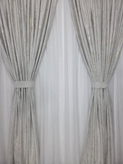 Colectia Milano – Perdea Matase cu Insertii Aurii si Draperie Catifea Ivoire Bej cu Insertii Aurii – Ideal pentru Livinguri cu Canapele Crem si Accente Aurii
