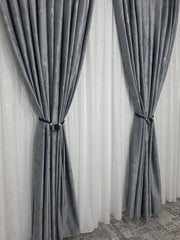 Colectia Davinci gri – Perdea Alba cu insertii si Draperie Catifea gri cu insertii– Ideal pentru Livinguri cu Canapele sau mobilier Gri sau alb