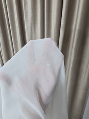 Perdea Roberta Ivoire din Matase Culoarea Untului – ideala pentru livinguri si dormitoare elegante cu canapele crem, bej, cappuccino sau gri deschis si mobilier lemn natur sau alb – confectionata pe comanda