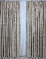 Draperie Catifea Crem cu Sclipici si Paiete Aurii-ideala pentru living sau dormitor unde se doreste un efect de stalucire si un plus de eleganta