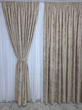Set Perdea voal Premium și Draperie Catifea Crem cu Paiete Aurii – Perfect pentru Livinguri si Dormitoare unde se doreste un efect de stralucire