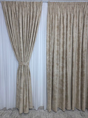 Set Perdea voal Premium și Draperie Catifea Crem cu Paiete Aurii – Perfect pentru Livinguri si Dormitoare unde se doreste un efect de stralucire