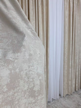 Set Selena: Perdea Albă Simplă și Draperie Crem Deschis cu Aspect de Vopsea Decorativă – Ideal pentru Living și Dormitor în Nuanțe de Alb,Crem si Bej
