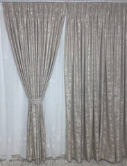Set Amalia: Perdea alba tip in-model floral si Draperie Crem-Gri Grej pentru Living si Dormitor in nuante de alb,gri Crem-Confectionat la Comanda Casablanca Magazin