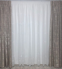Set Amalia: Perdea alba tip in-model floral si Draperie Crem-Gri Grej pentru Living si Dormitor in nuante de alb,gri Crem-Confectionat la Comanda Casablanca Magazin