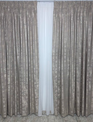 Set Monalisa Colectia Decortiva Grej: perdea premium voal alb simpla si draperie tip vopsea decorativa crem gri grej-Ideal pentru livinguri si dormitoare moderne-Confectionata pe comanda Casablanca Magazin