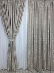 Set Colectia Decortiva Bej: perdea premium voal alb simpla si draperie tip vopsea decorativa bej-Ideal pentru livinguri si dormitoare moderne-Confectionata pe comanda Casablanca Magazin