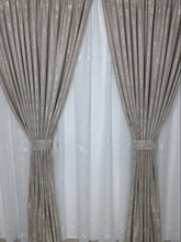 Set Gioconda: Perdea alba tip in-model floral si Draperie Crem-Bej pentru Living si Dormitor Crem-Confectionat la Comanda Casablanca Magazin