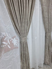 Set Gioconda: Perdea alba tip in-model floral si Draperie Crem-Bej pentru Living si Dormitor Crem-Confectionat la Comanda Casablanca Magazin