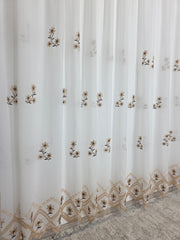 Perdea Arcana Alba cu Aspect de In si Broderie Florala Crem-Maro – Material Plin, Ideala pentru Livinguri si Dormitoare – Confectionata pe Comanda Casablanca Magazin