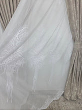 Perdea Alina Bamboo Alba cu Broderie Alba Model Pom – Material Transparent cu Textura Plina – Ideala pentru Livinguri si Dormitoare Luminoase – Confectionata pe Comanda Casablanca Magazin
