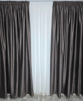 Draperie Premium Maro Catifea Blackout Total, Nu Permite Deloc Trecerea Luminii - Material Gros cu Fata din Catifea si Spate Tip In - Ideala pentru living si dormitor cu pat sau canapea maro, pereti albi si mobilier lemn natur - confectionata pe comanda