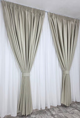 Recomandarea Designului de Interior-Set Delia: Perdea GARANTAT Nesifonabila si Draperie Catifea Crem Ce Nu Permite Deloc DELOC Patrunderea Luminii – Ideal pentru Livinguri si Dormitoare Elegante – Confectionat pe Comanda Casablanca Magazin