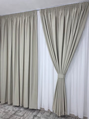 Recomandarea Designului de Interior-Set Delia: Perdea GARANTAT Nesifonabila si Draperie Catifea Crem Ce Nu Permite Deloc DELOC Patrunderea Luminii – Ideal pentru Livinguri si Dormitoare Elegante – Confectionat pe Comanda Casablanca Magazin