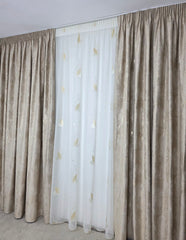 SET EMI: PERDEA SABLE CU FRUNZE CREM SI DRAPERIE CATIFEA AURIU CU INSERTII AURII