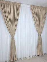 Set Rafini: Perdea Tip In Subtire Cu Sidef Argintiu Si Draperie Catifea Vanilie Latte 80-90% Blackout