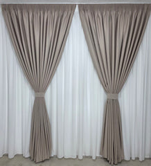 Recomandarea specialistului: Perdea Lorena Ivory, Tip Matase cu Aspect de In, Nesifonabila, Fara Calcare – ideala pentru living si dormitor cu mobilier crem ori bej, pat sau canapea crem – la comanda, Casablanca Magazin