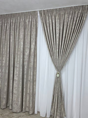 Set Cristina: Perdea Betty Alba Tip Matase Moale cu Cadere Grea si Draperie Bej Tip Vopsea Decorativa, Usoara cu Textura Plina - Ideal pentru living si dormitor cu pat sau canapea crem ori bej si pereti albi - confectionat pe comanda