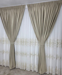 Ideal pentru living si dormitor cu pat sau canapea crem ori bej, pereti albi si mobilier crem sau maro - Set Filip: Perdea Crem cu Broderie Sparta si Aspect de In Cristal si Draperie Bej Tip Velura- confectionat pe comanda