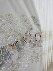 Ideala pentru living si dormitor cu pat sau canapea crem, pereti albi si mobilier crem sau maro - Perdea Filip Crem cu Broderie Sparta, Material Plin cu Aspect de In Cristal - confectionata pe comanda