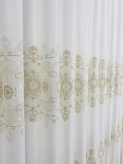 Ideala pentru living si dormitor cu pat sau canapea crem, pereti albi si mobilier crem sau maro - Perdea Filip Crem cu Broderie Sparta, Material Plin cu Aspect de In Cristal - confectionata pe comanda