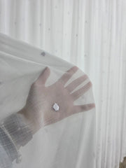 Ideala pentru Living si Dormitor – Perdea Mariana Alba din Material Plin cu Textura In Cristal si Broderie Florala Alba in Partea de Jos – Potrivita cu Pat sau Canapea Gri, Pereti Albi – Confectionata pe Comanda