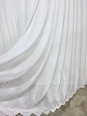 Ideala pentru Living si Dormitor – Perdea Mariana Alba din Material Plin cu Textura In Cristal si Broderie Florala Alba in Partea de Jos – Potrivita cu Pat sau Canapea Gri, Pereti Albi – Confectionata pe Comanda