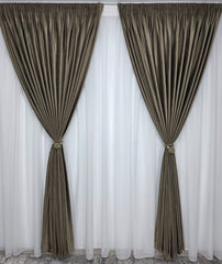 Ideal pentru Living si Dormitor – Set Paul: Perdea Simpla din Voal Crem si Draperie Simpla din Catifea Cacao cu Lapte – Potrivit cu Pat sau Canapea Crem, Bej, Maro ori Gri, Pereti Albi si Mobilier Alb, Crem sau Maro – Confectionat pe Comanda