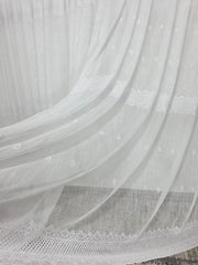 Perdea Mara Alba din Material Borangic cu 3 Randuri de Broderie Sparta Alba Cod: BHR:12119 – Ideala pentru Living si Dormitor, Canapea Crem, Bej, Gri sau Maro, Mobilier Alb si Pereti Albi – Confectionata pe Comanda