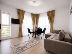 Colectia Hotel: Perdea Voal Alb si Draperii Blackout 98% Crem Auriu – Ideal pentru Living si Dormitor in Nuanțe Crem, Bej si Auriu