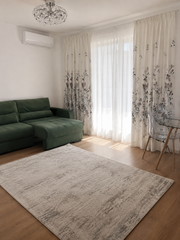 Set Fiesta – Perdea Voal Premium si Draperie Model Floral Turcoaz Gri – ideal pentru livinguri si dormitoare moderne cu canapele crem, gri, alb sau turcoaz si mobilier lemn natur, alb sau wenge – confectionat pe comanda