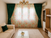 Set Florina pentru Livinguri Moderne cu Canapele Crem, Bej, Gri Deschis si Decoruri cu Accente Verzi - Perdea Florala din Voal si Draperie Verde Smarald Decorativa - Confectionat pe Comanda