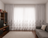 Set Xiora – Perdea Alba cu Flori Gri si Draperie Blackout cu Flori Gri – ideal pentru livinguri cu canapele gri, crem sau albe si mobilier modern alb, gri sau lemn natur – confectionat pe comanda