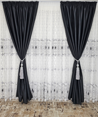Set Leila: Recomandat pentru Camere Moderne in Nuante de Alb, Negru si Gri - Perdea Tul cu Broderie Alb-Negru si Draperie Neagra Blackout 98% pentru Living si Dormitor - Confectionat pe Comanda – confectionat pe comanda