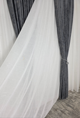 Perdea Adonis din material plin ca textura cu insertii argintii