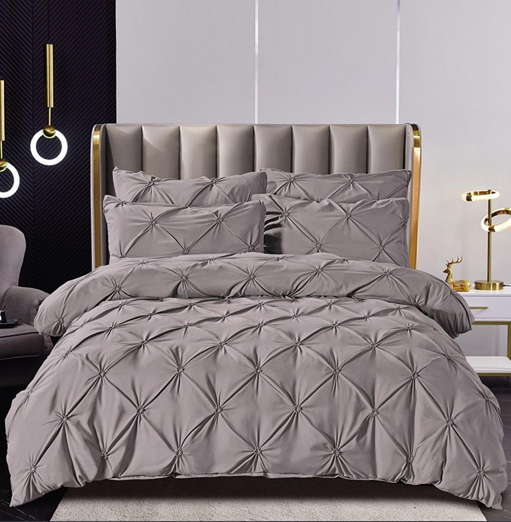 Lenjerie pat dublu,bumbac finet,cu pliuri brodate, gri Cod: Jd124 - CASABLANCA Lenjerie pat dublu,bumbac finet,cu pliuri brodate, gri Cod: Jd124 CasaBlanca Bedding 150.00 CASABLANCA CASABLANCA