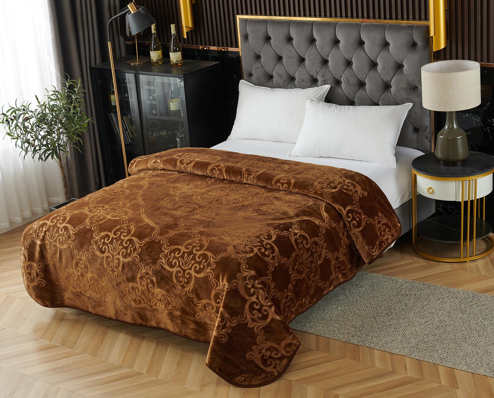 Patura calduroasa pentru iarna, perfecta pentru pat mare, maro, 4kg, dimensiune 200x240cm Cod: P30 - CASABLANCA Patura calduroasa pentru iarna, perfecta pentru pat mare, maro, 4kg, dimensiune 200x240cm Cod: P30 CASABLANCA Bedding 180.00 CASABLANCA CASABLANCA