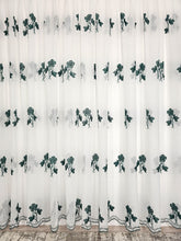 Perdea Julieta din in cu flori verde smarald, material plin ca textura