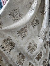 Draperie Crem Model Floral Anabella pentru Living si Dormitor cu Mobilier Crem si Lemn Natur, Confectionata la Comanda Casablanca Magazin