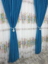 Set Grădină în Azur: Perdea Din Voal Cu Model Floral Si Draperie Catifea Turcoaz
