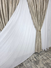Draperie Milano din Catifea Crem cu Insertii Aurii – Ideala pentru Livinguri Luminoase cu Canapele Crem, Bej sau Cappuccino si Mobilier din Lemn Natur sau Alb – Confectionata pe Comanda