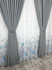 Set Argint Nordic – Perdea din Voal cu Model Floral si Draperie Gri – Ideal pentru Livinguri Moderne cu Canapele Crem, Mobilier Gri sau Alb si Accente Argintii – Confectionat pe Comanda