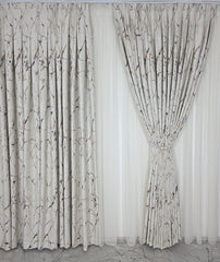 Colectia Majestic – Perdea Crem din Borangic cu Sidef Auriu si Draperie Catifea Bej cu Insertii – Ideal pentru Livinguri Elegante cu Canapele Crem, Mobilier Maro si Accente Aurii – Confectionat pe Comanda