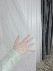 Perdea alba din material plin ca textura, cu sclipici argintiu model Bergamo