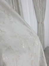 Colectia Venetia: perdea din matase cu insertii aurii varianta 3 si draperie din catifea cu insertii aurii - Ivoire