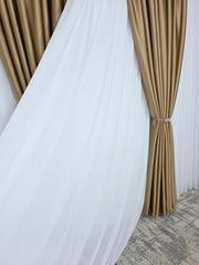 Colectia Noapte-Zi – Perdea Voal Alb Premium si Draperie Paris Caramel Blackout – Ideal pentru Livinguri Calde cu Canapele Crem, Mobilier Maro sau Decoruri Bej si Lemn Natur – Confectionat pe Comanda