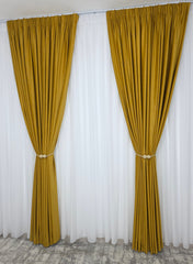 Set Monica Perdea Voal Alb Simplu si Draperie Catifea Galben Mustar Blackout 80-95% pentru Living si Dormitor cu Mobilier Crem si Lemn Natur, Confectionat la Comanda Casablanca Magazin