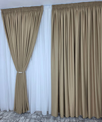 Draperie Cappuccino Eleganta Blackout 80-95% pentru Living si Dormitor cu Mobilier Crem si Lemn Natur, 100% Poliester, Confectionata la Comanda Casablanca Magazin